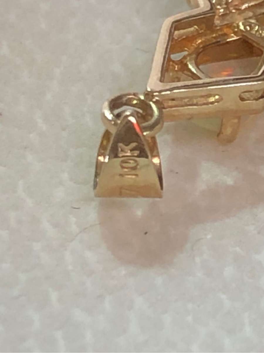 Gorgeous 9ct yellow gold and opal Gaia pendant - 1.3g