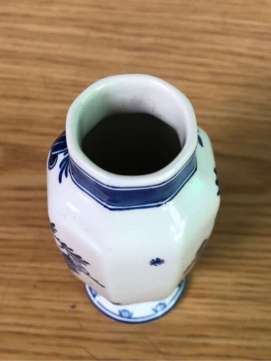 Stunning Delft porcelain bud vase