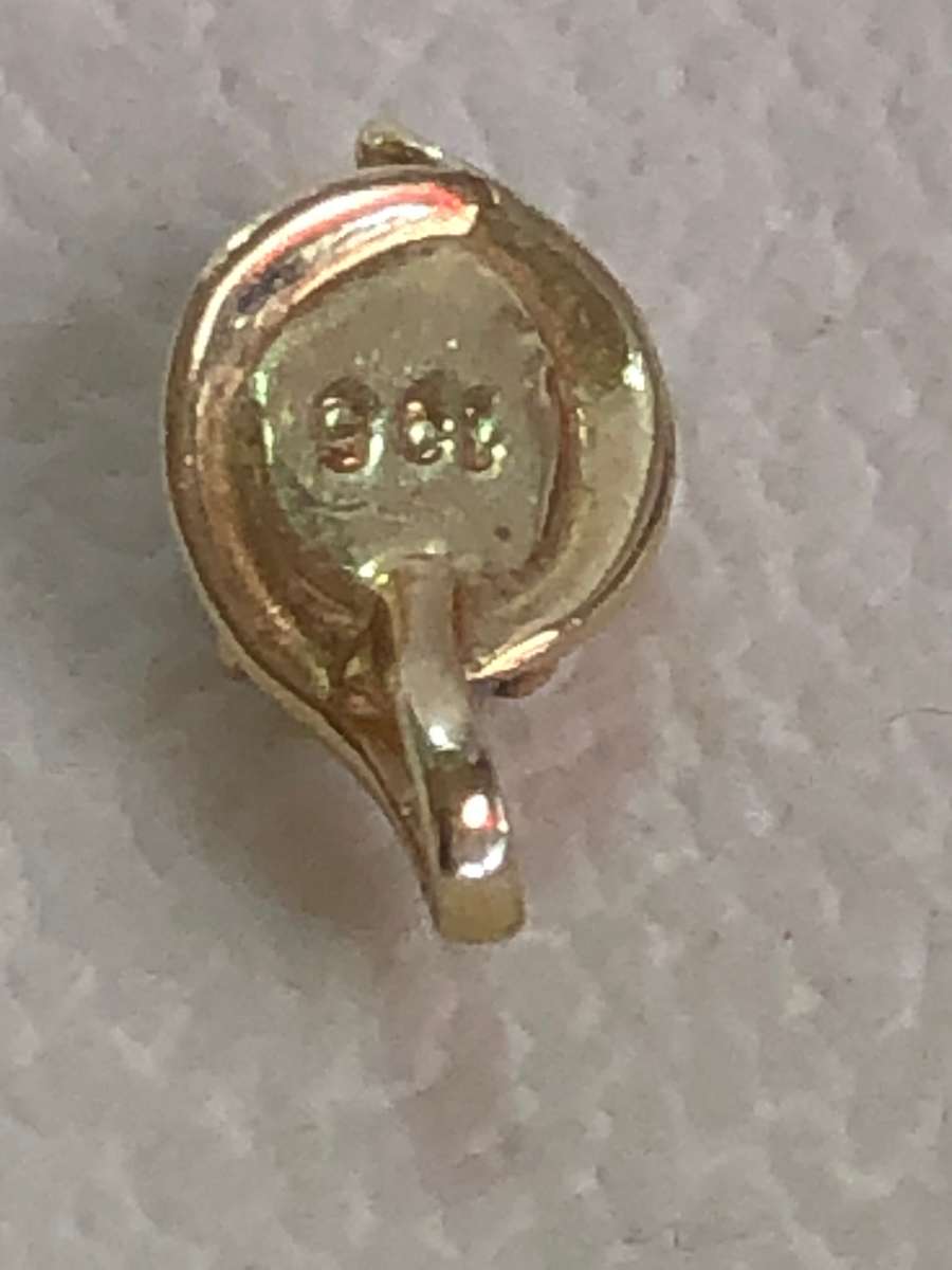 Gorgeous 9ct yellow gold and Australian opal pendant - .6g