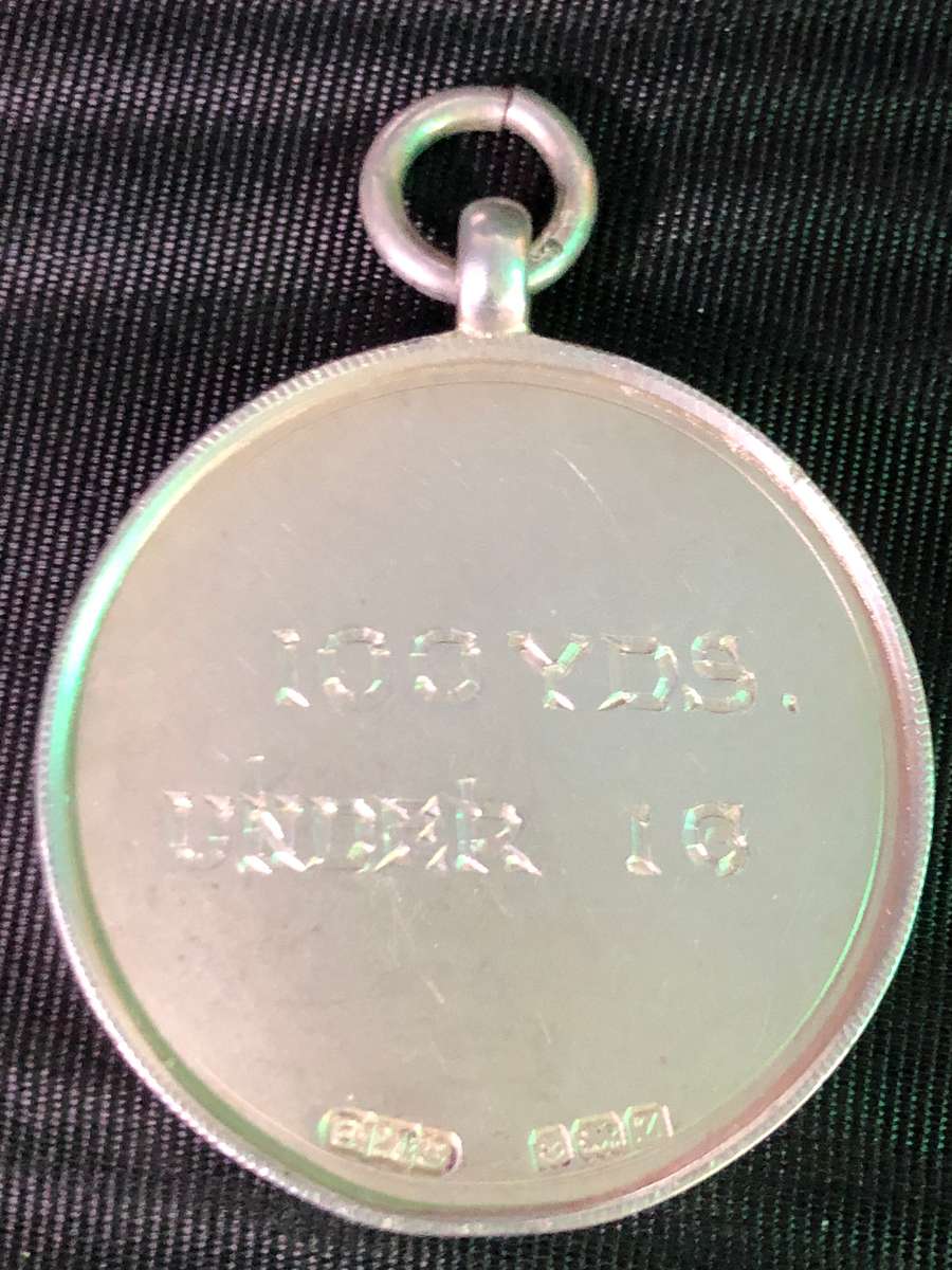 STERLING SILVER ANTIQUE MEDALLION BY BMC DATED 1924 - FOR UNDER 16 100yds - INSCRIBED P.S.G - 10.8g