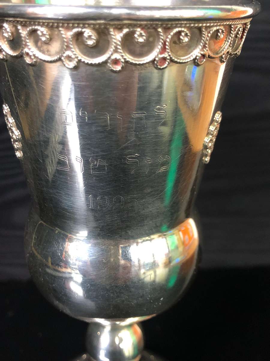 925 HALLMARKED STERLING SILVER KIDDUSH CUP - 103.8g - ENGRAVED IN HEBREW AND DATED 1995