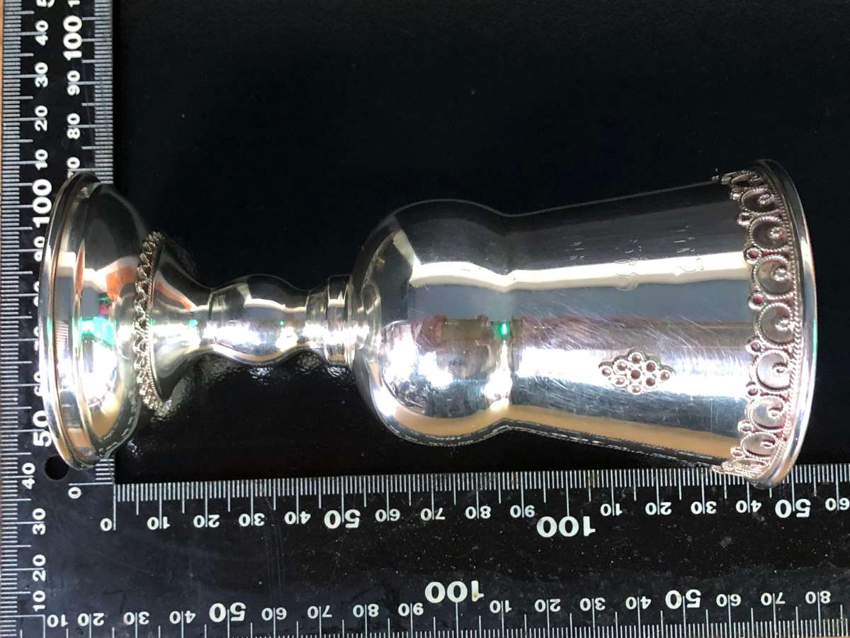 925 HALLMARKED STERLING SILVER KIDDUSH CUP - 103.8g - ENGRAVED IN HEBREW AND DATED 1995