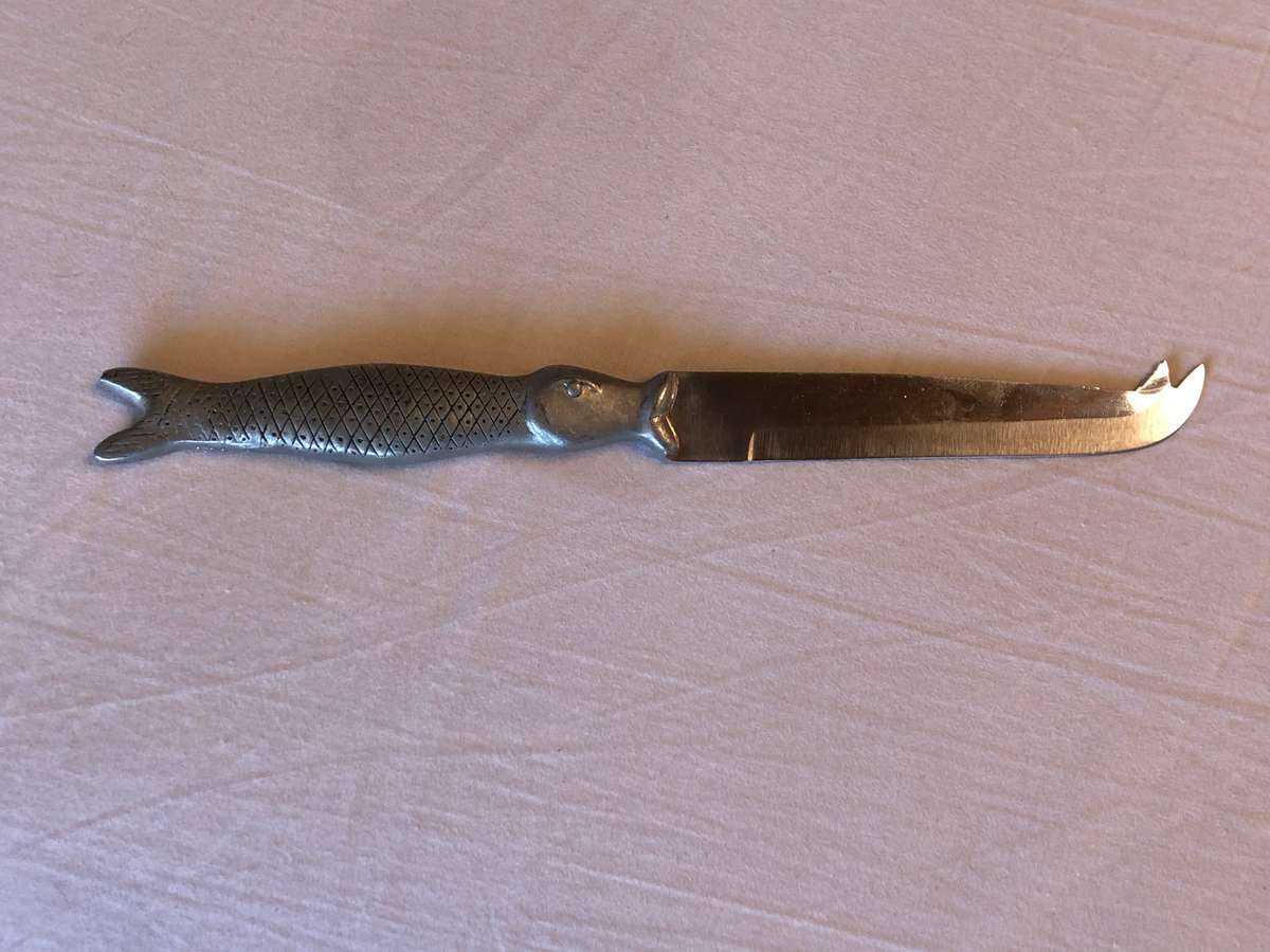 Carrol Boyes fish pattern cheese knife - non serrated blade