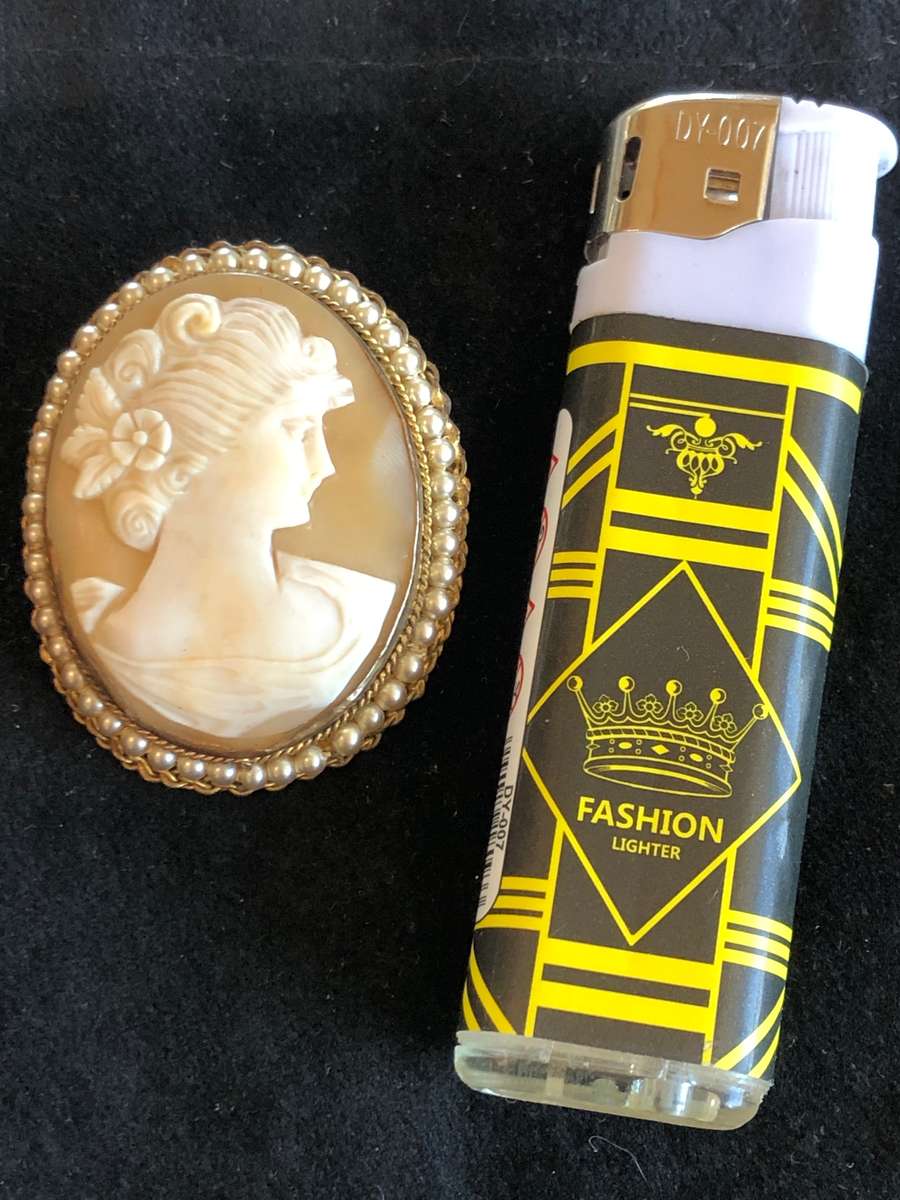 Beautiful hand carved cameo brooch on gilded metal with seed pearls