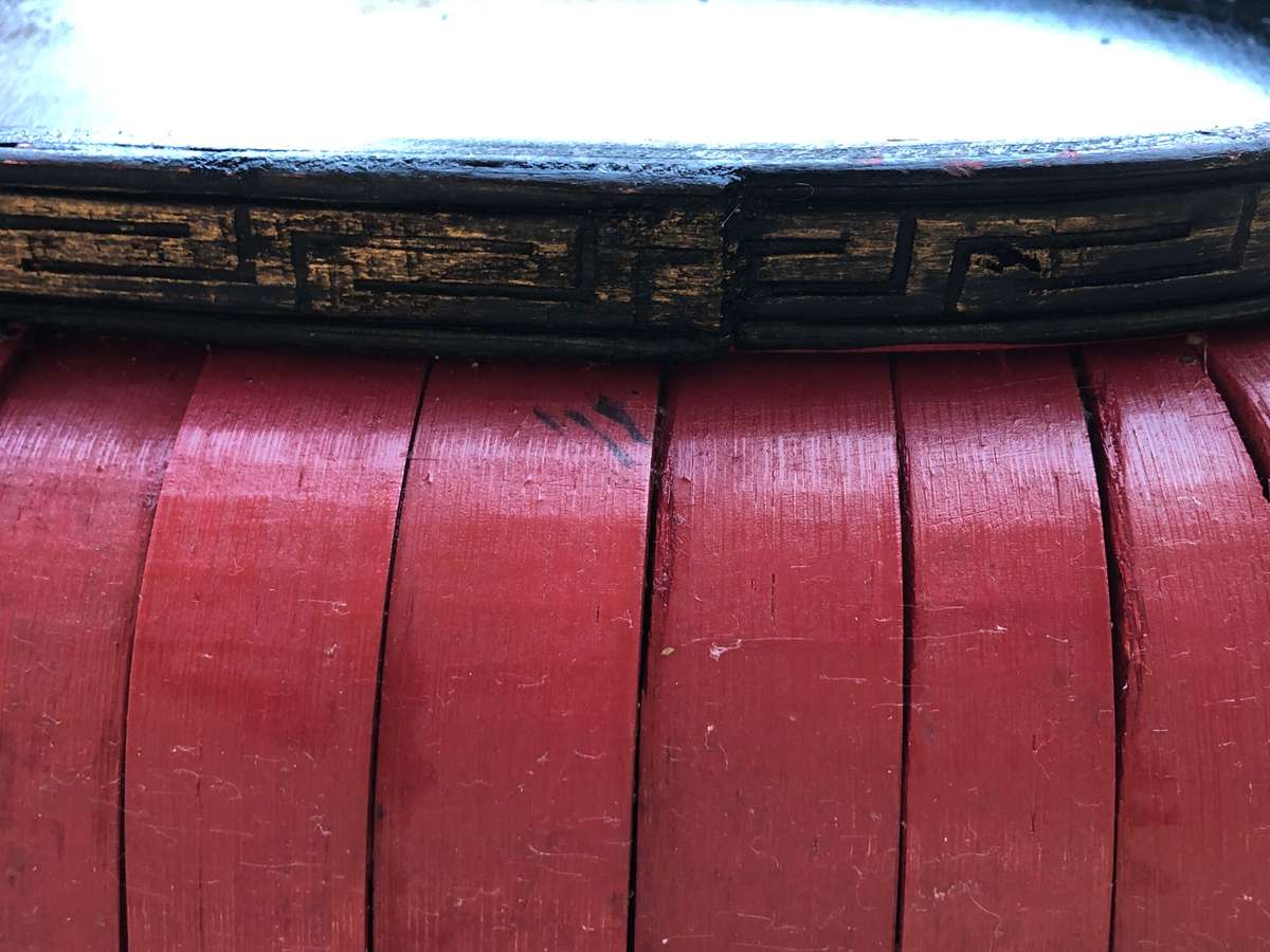 STUNNING RED AND BLACK LACQUERED CHINESE BAMBOO FRUIT BASKET