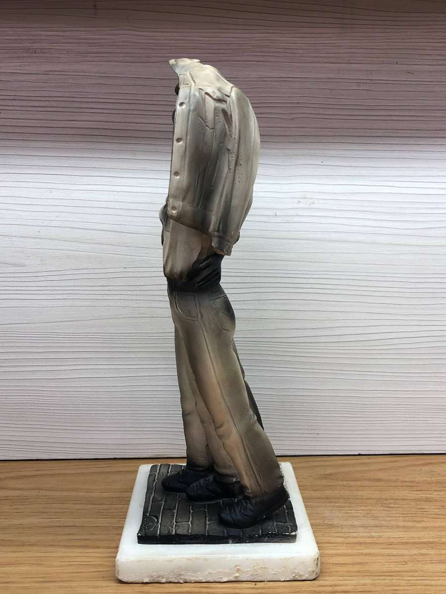 Italian statue (D'Ador) "The Kiss" stunning statue from the early 1990's