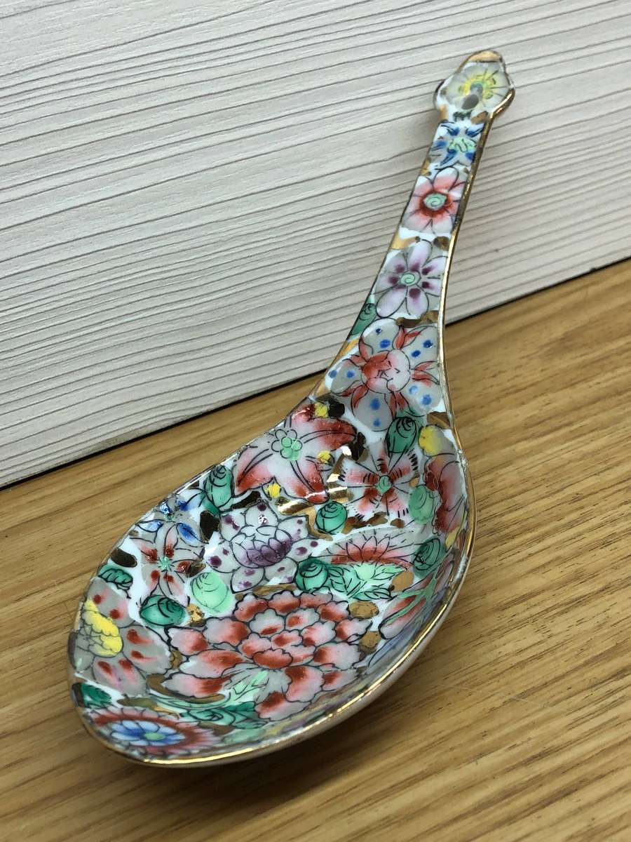 Antique Chinese Mille Fleur porcelain serving spoon - Qianlong Emperor era markings