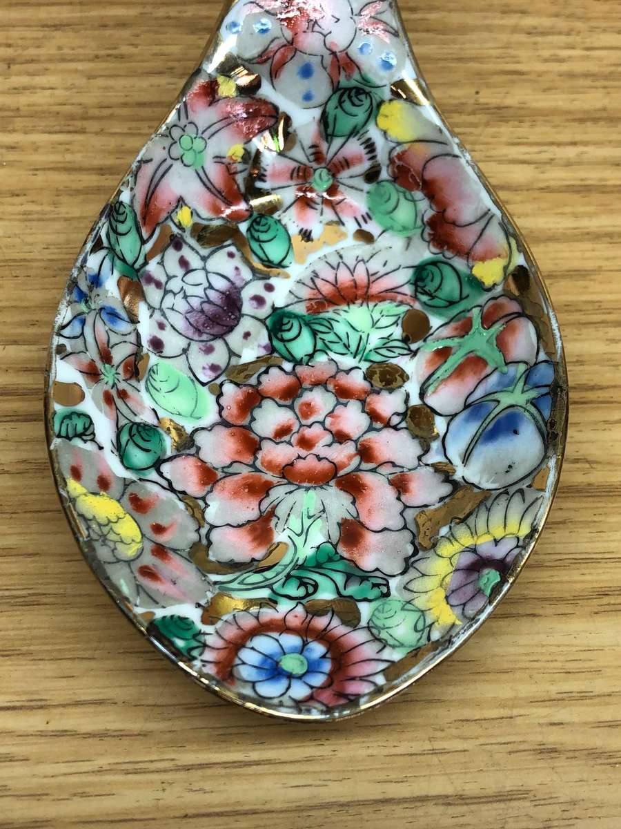 Antique Chinese Mille Fleur porcelain serving spoon - Qianlong Emperor era markings