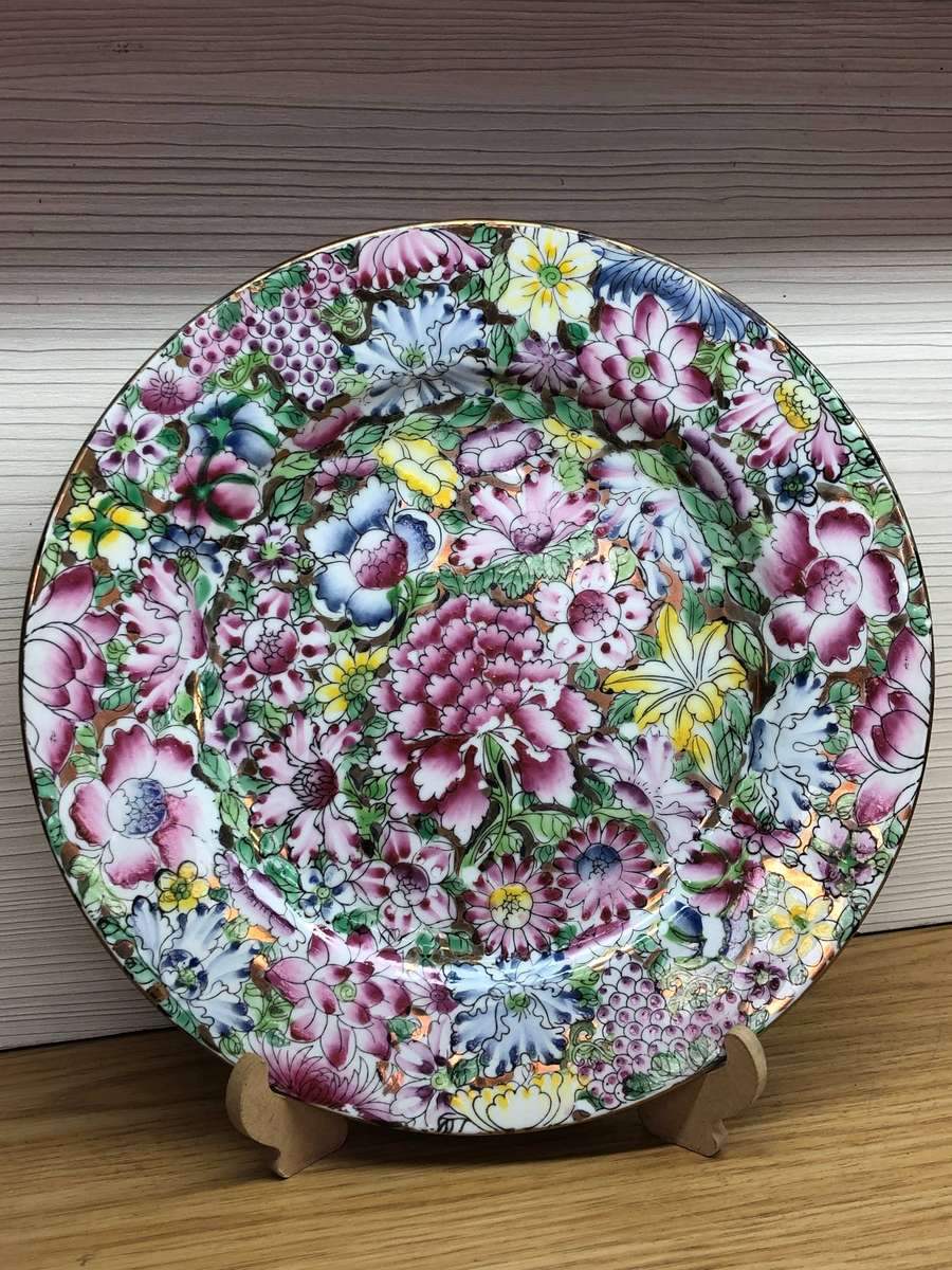 Late 19th Century Macau Chinese Mille Fleur Famille Rose Display Plate