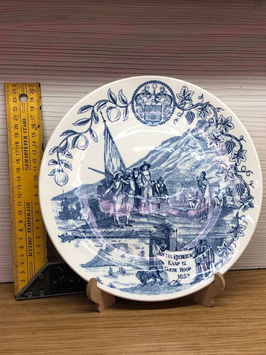 Wedgwood tercentenary of the landing of Jan van Riebeeck in the Cape 1652 - commemorative Plate