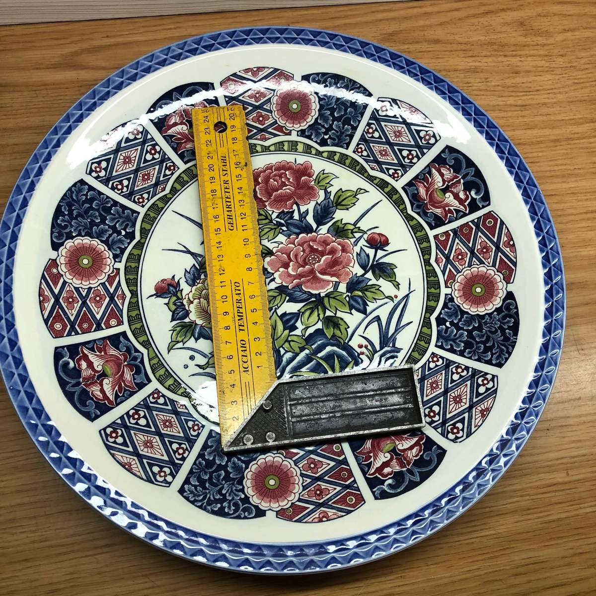 Old Japanese Imari Charger Plate large 380mm wide