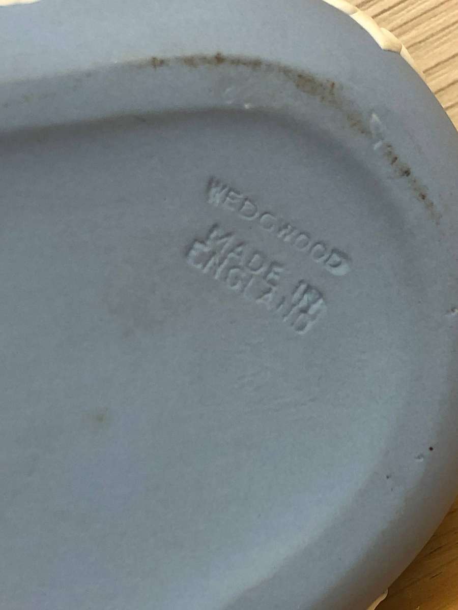 Stunning Wedgwood Heart Shaped Lidded Trinket box