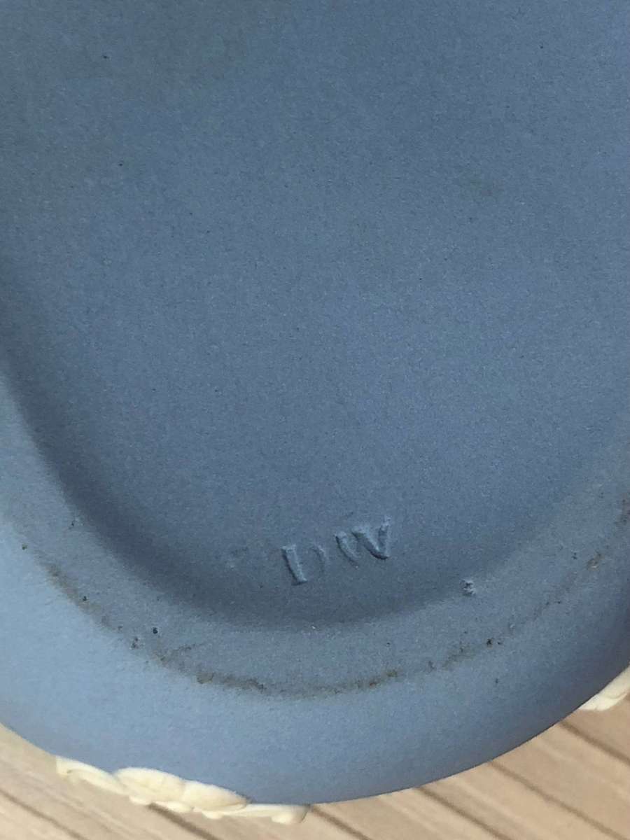 Stunning Wedgwood Heart Shaped Lidded Trinket box