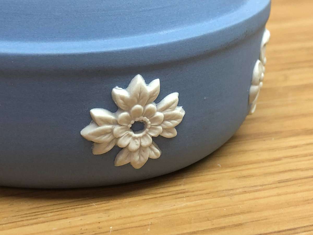 Stunning Wedgwood Heart Shaped Lidded Trinket box