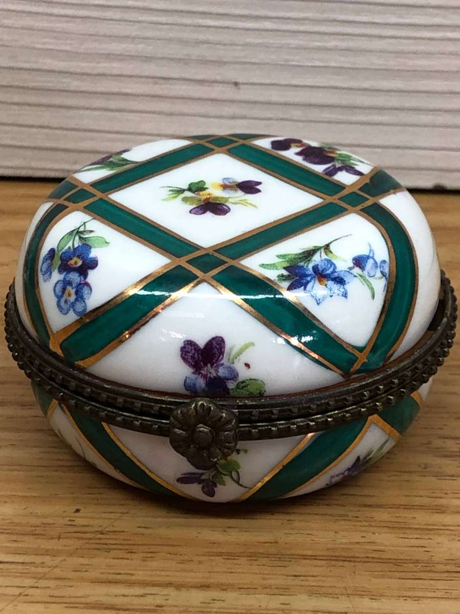 Limoges decorative porcelain opening trinket / ring holder /No 2 - hand painted