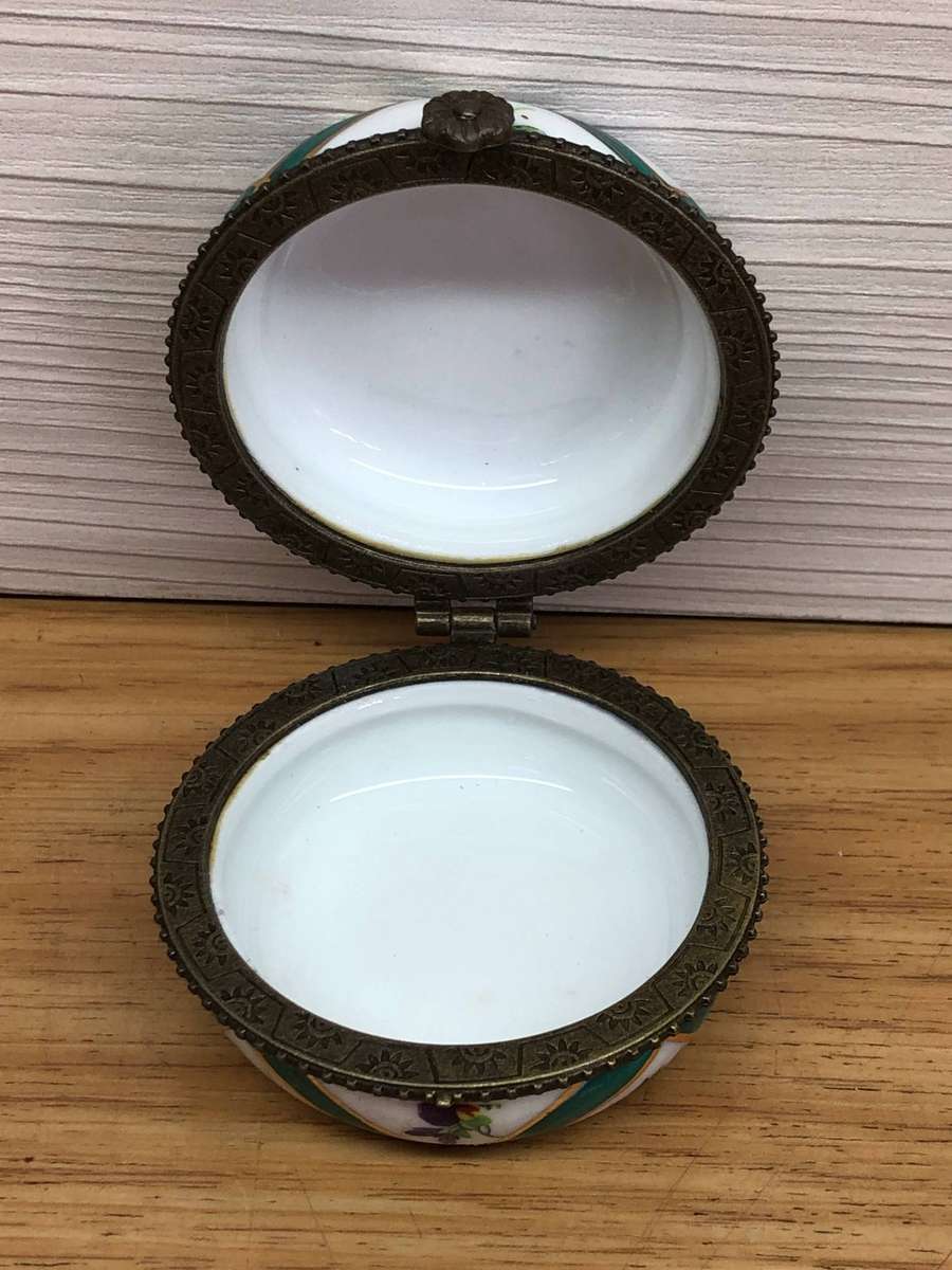 Limoges decorative porcelain opening trinket / ring holder /No 2 - hand painted