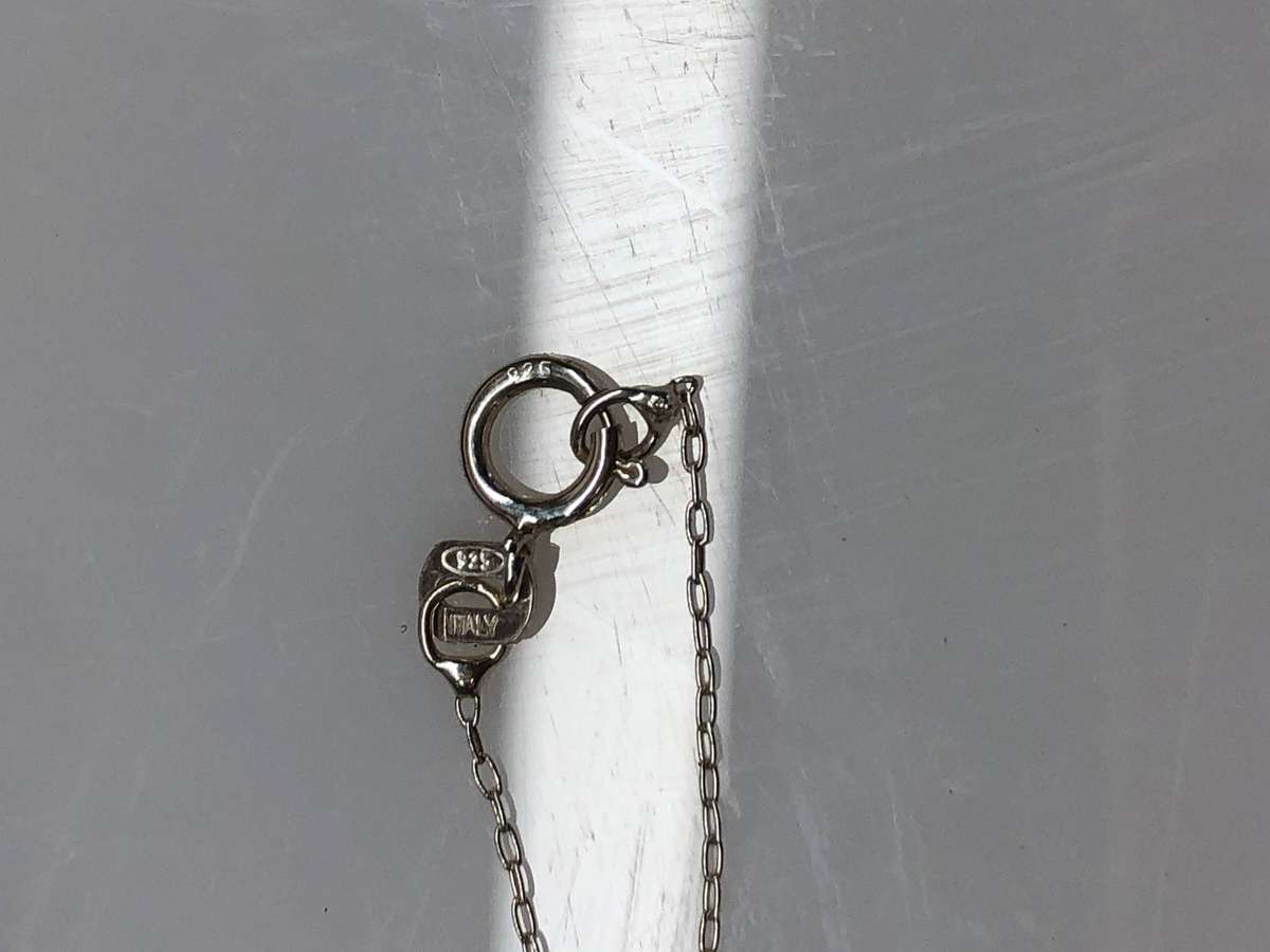 Lovely 925 marked Italian silver fine neck chain with 2 pendants - 2.6g