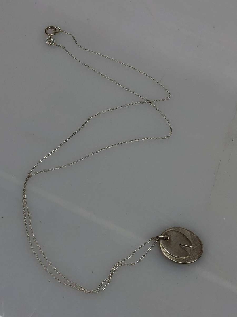 Lovely 925 marked Italian silver fine neck chain with 2 pendants - 2.6g