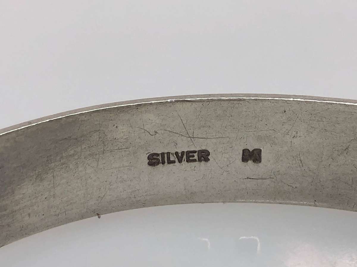 Stunning vintage Solid silver chased hinged bangle - clearly marked - 28.8 grams