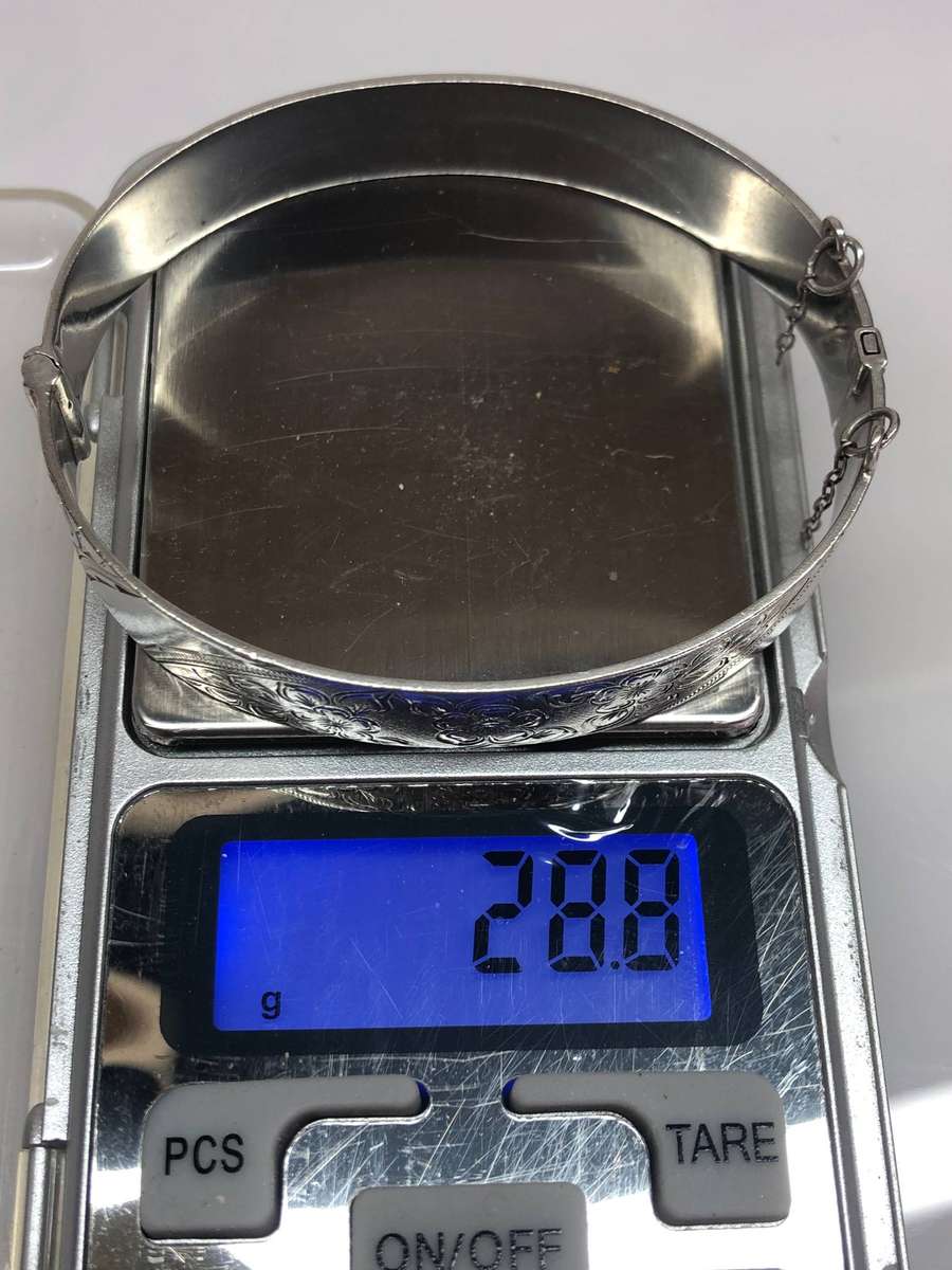 Stunning vintage Solid silver chased hinged bangle - clearly marked - 28.8 grams