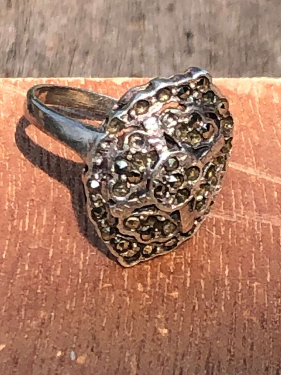Stylish Vintage Sterling Silver Marcasite ring - 3.4g