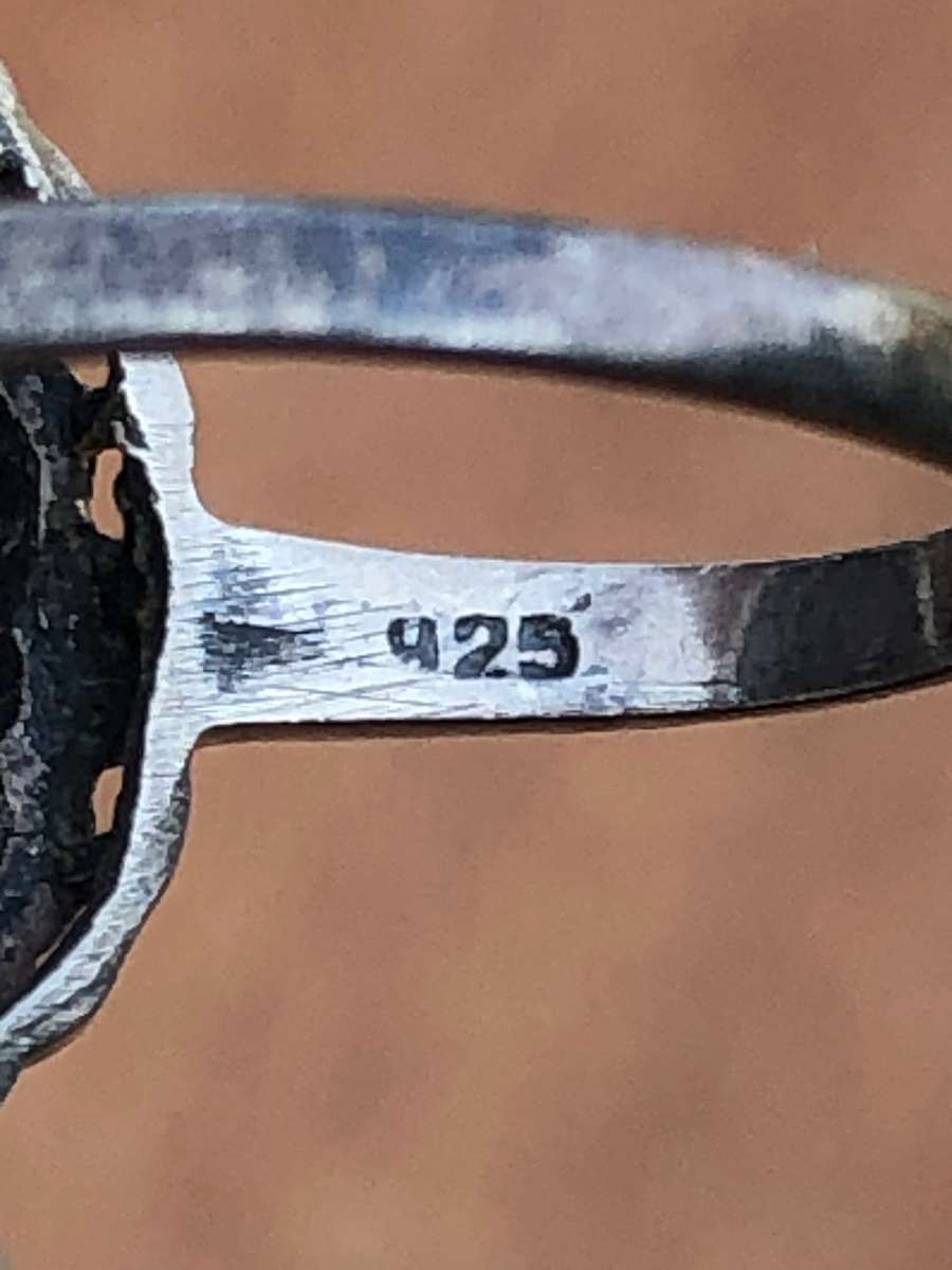 Stylish Vintage Sterling Silver Marcasite ring - 3.4g