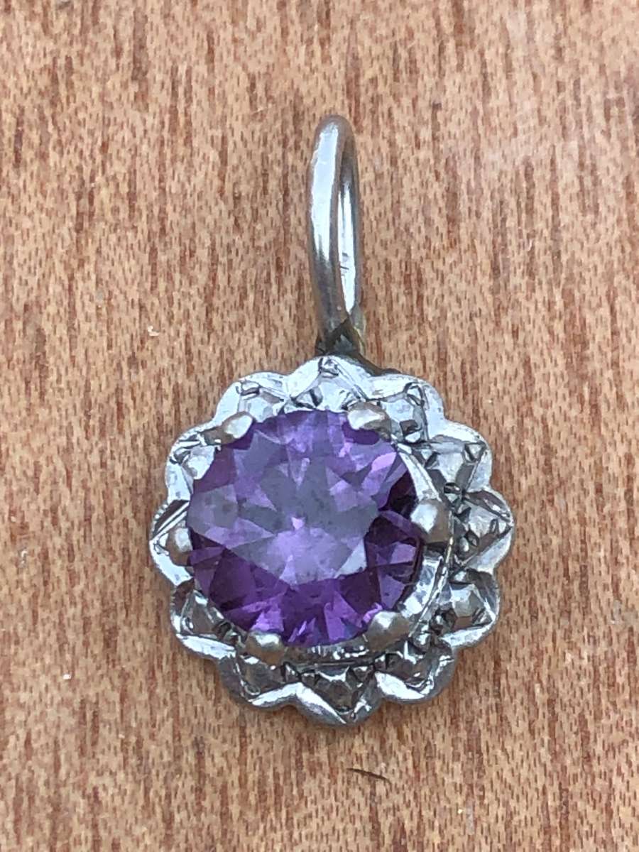 Gorgeous Sterling silver and Amethyst pendant - 1.3g