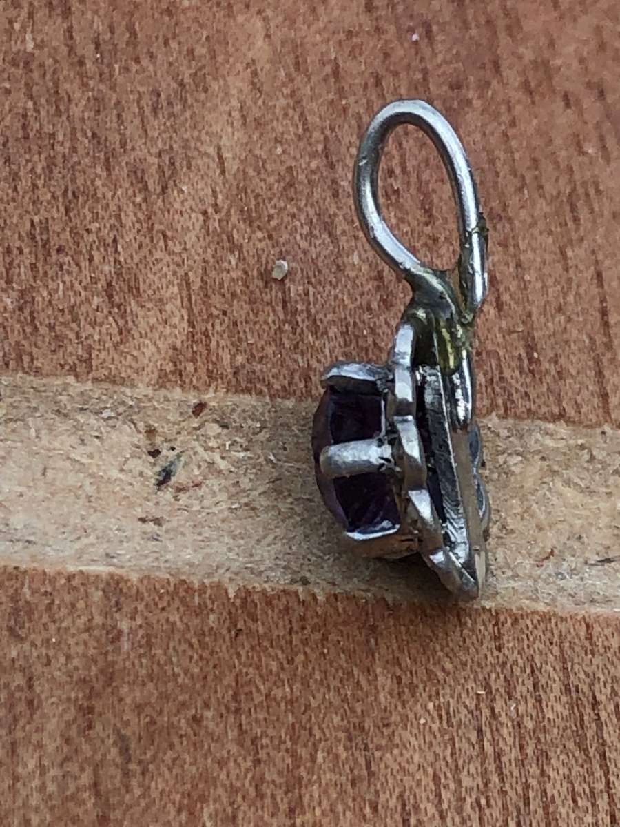 Gorgeous Sterling silver and Amethyst pendant - 1.3g