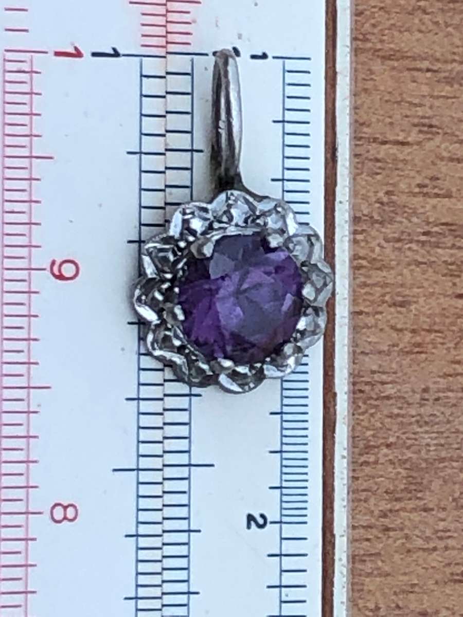 Gorgeous Sterling silver and Amethyst pendant - 1.3g