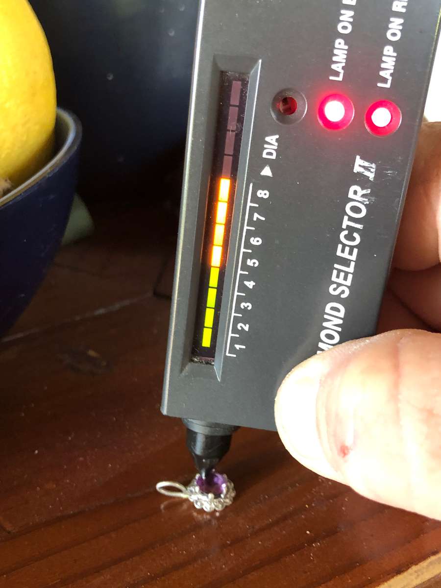 Gorgeous Sterling silver and Amethyst pendant - 1.3g