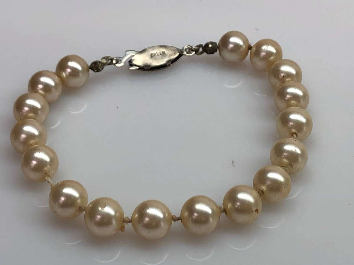 Pearl bracelet with a sterling silver clasp