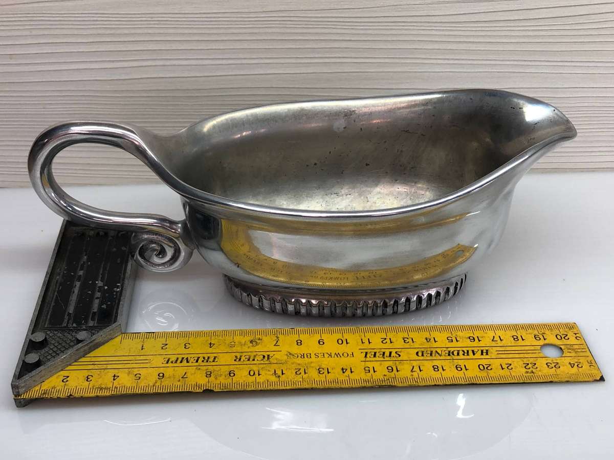 CARROL BOYES (1954 - 2019) ORIGINAL COIL PATTERN GRAVY BOAT