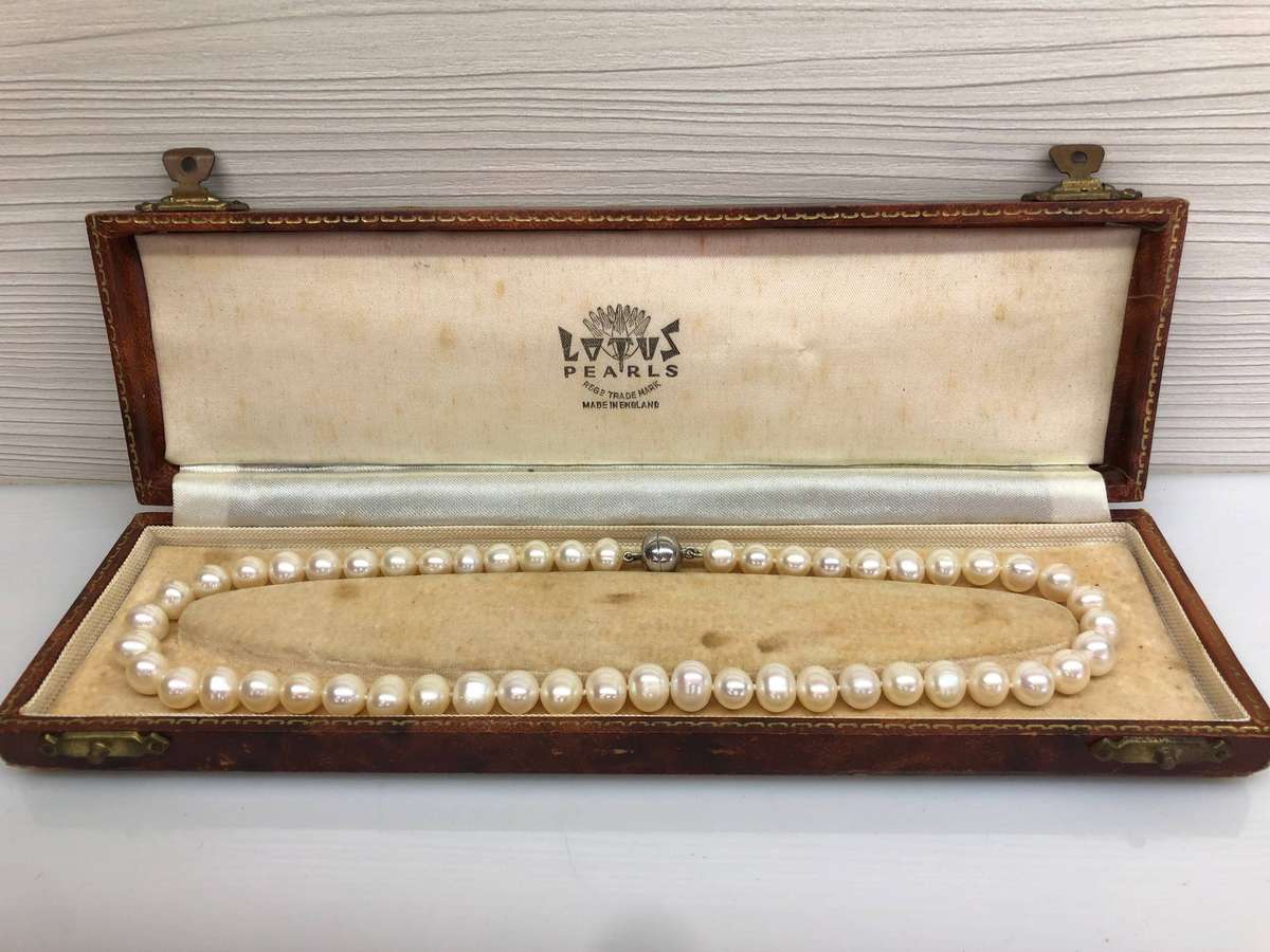 BEAUTIFUL LOTUS FRESH WATER PEARL NECKLACE WITH A MAGNETIC STERLING SILVER CLASP - BOXED