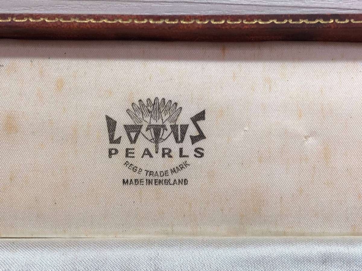 BEAUTIFUL LOTUS FRESH WATER PEARL NECKLACE WITH A MAGNETIC STERLING SILVER CLASP - BOXED