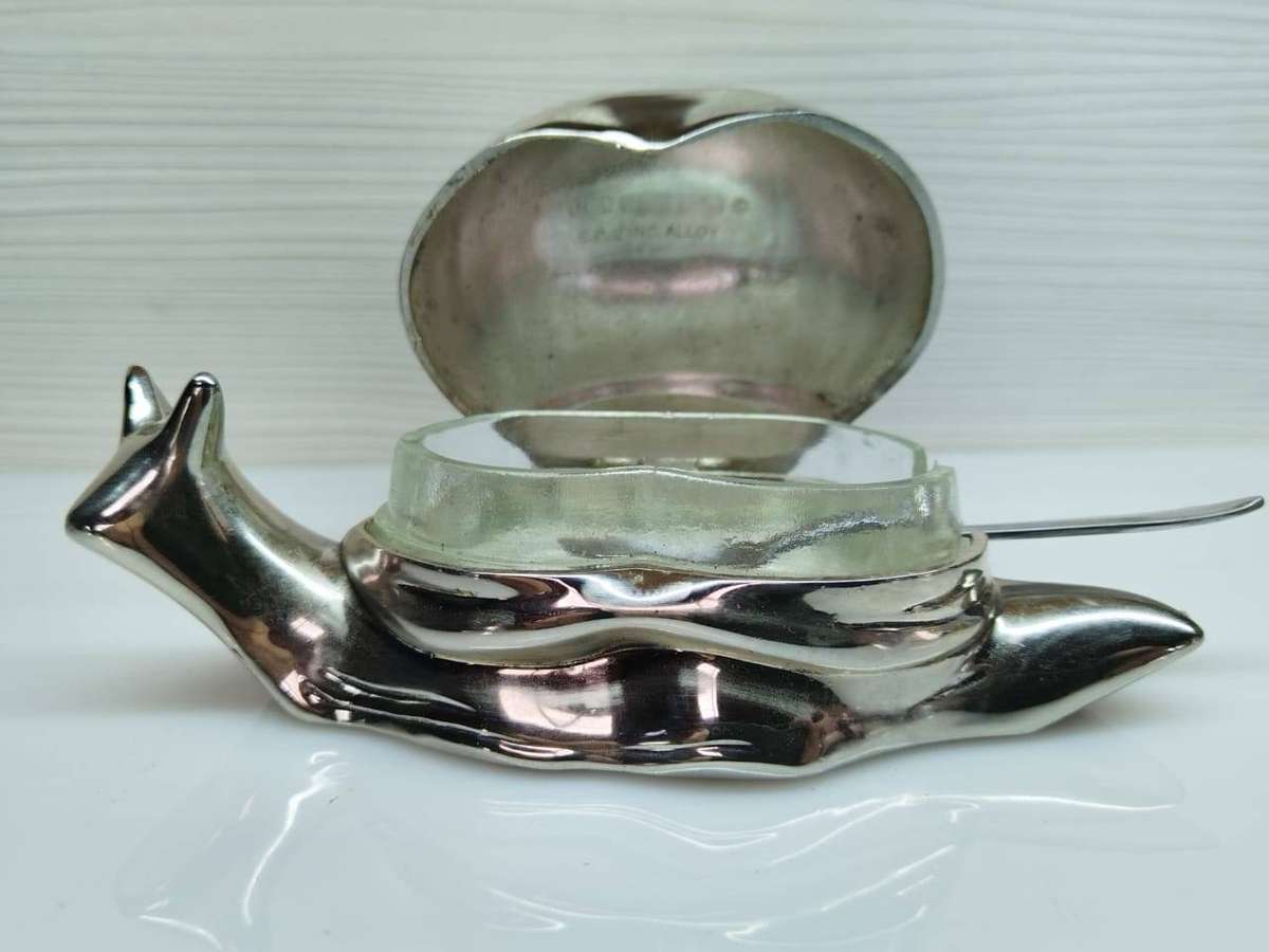 Stunning vintage silver plated snail shaped lidded caviar / butter dish