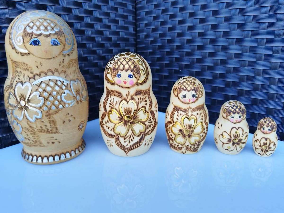Russian Matryoshka wooden nesting dolls - 5 in 1 and signed on the base