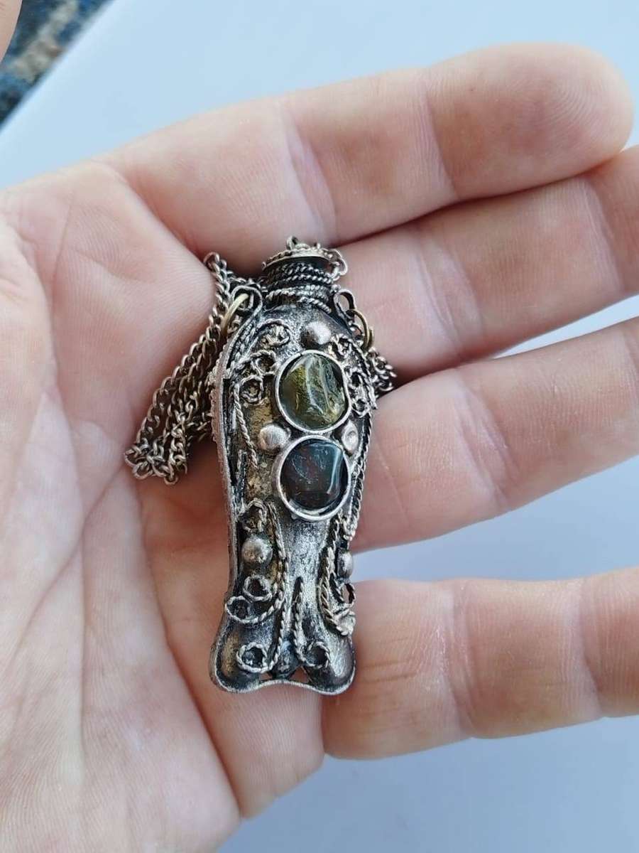 Vintage-style decorative perfume or Opium bottle pendant with semi precious cabochon's