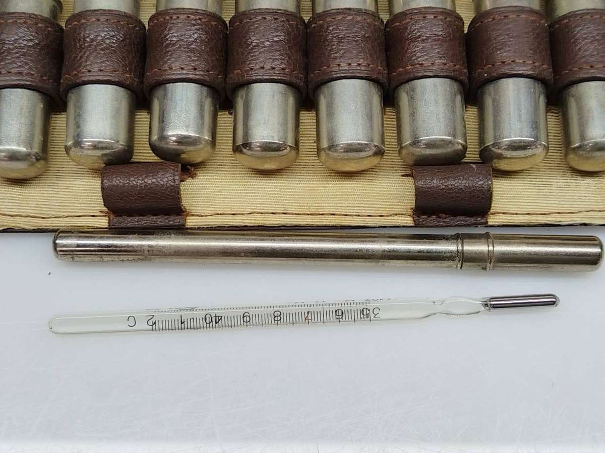 Super Rare ! WWII German Officers DRK (red cross) Apothecary set , 99.9% complete - read description