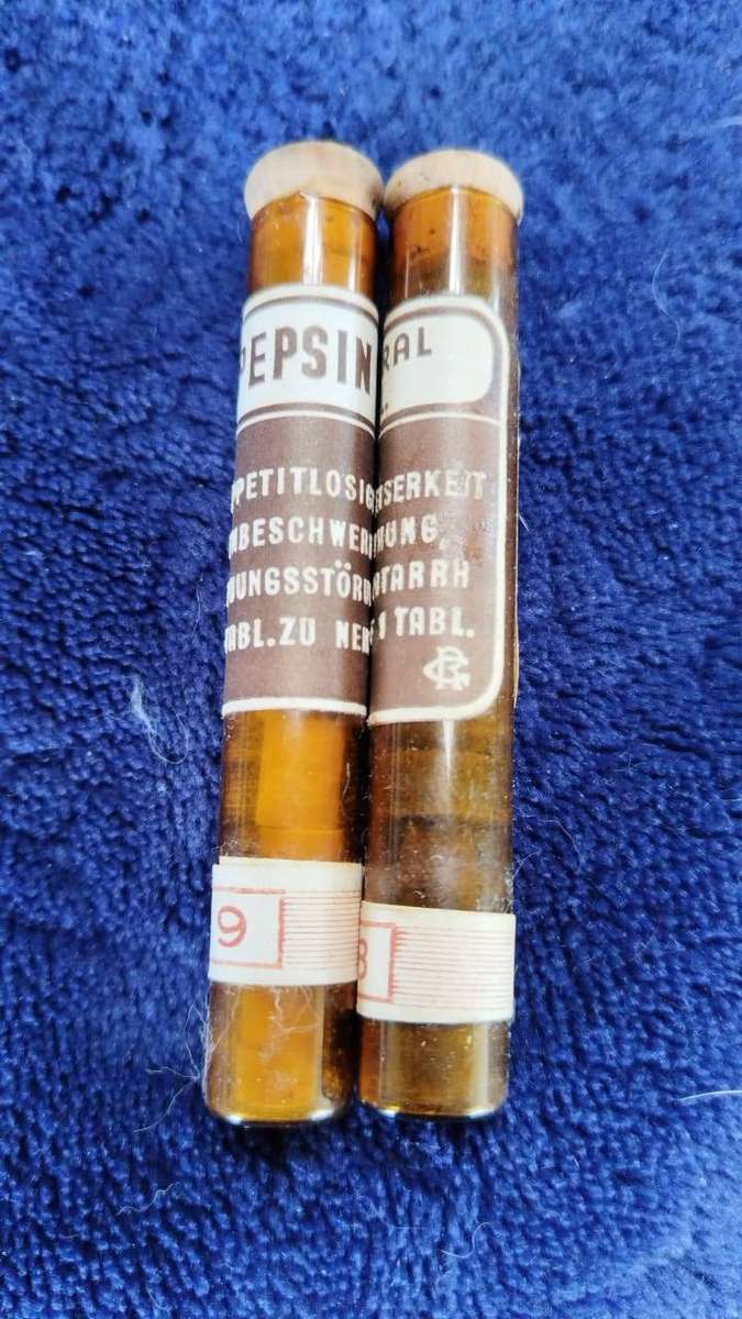 Super Rare ! WWII German Officers DRK (red cross) Apothecary set , 99.9% complete - read description