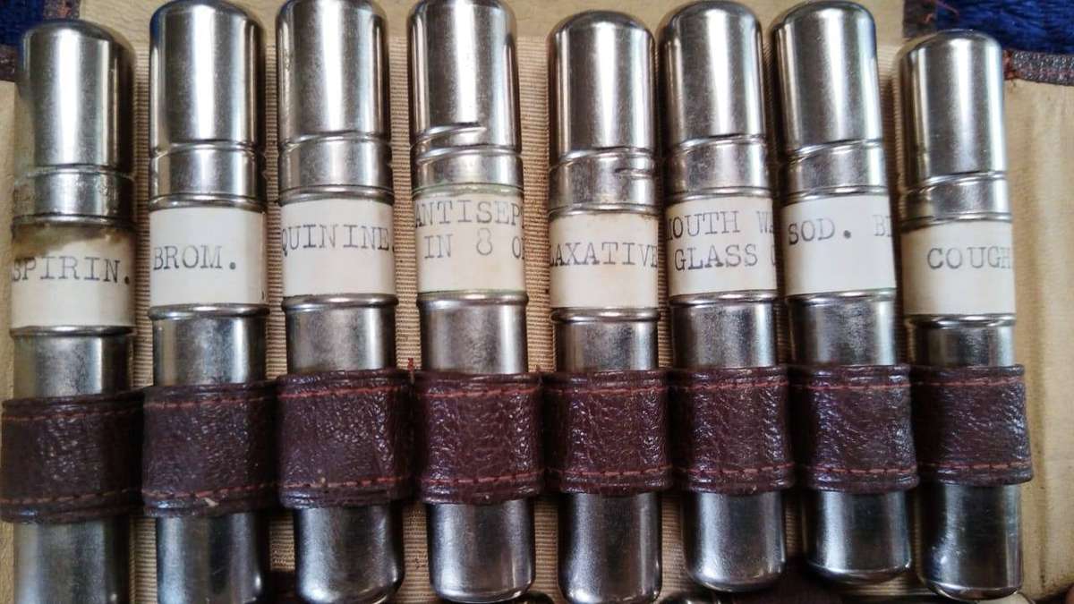 Super Rare ! WWII German Officers DRK (red cross) Apothecary set , 99.9% complete - read description