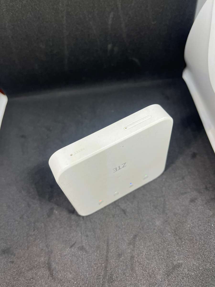 ZTE MiFi router for parts or repair