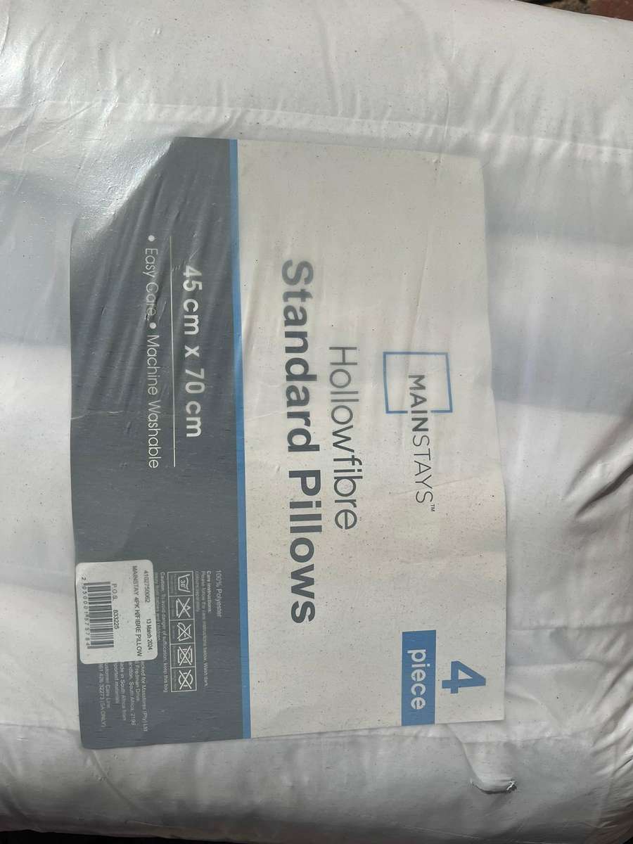 4 x Manstays standard pillows