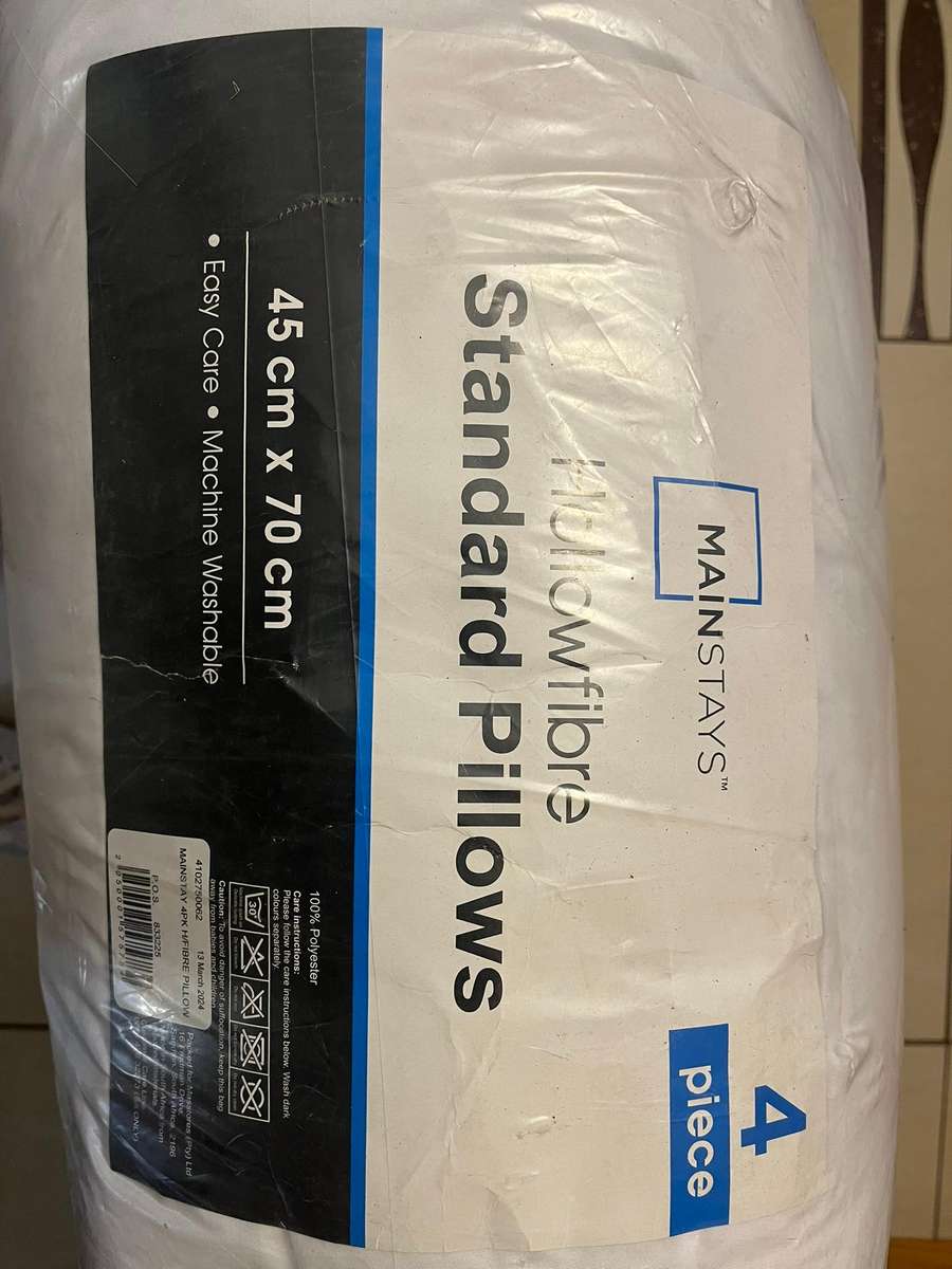 4 x Manstays standard pillows