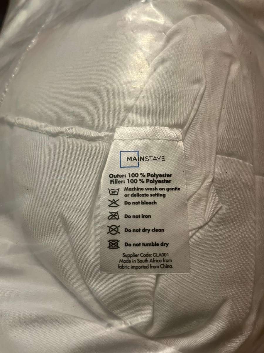 4 x Manstays standard pillows