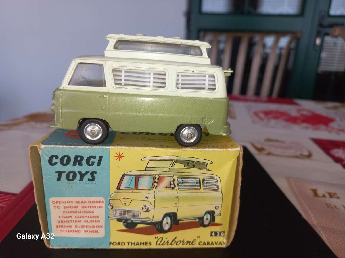 Corgi Ford Thames caravan