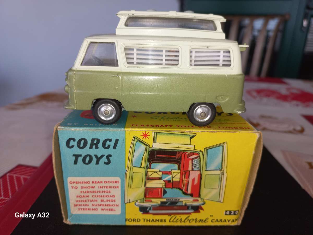 Corgi Ford Thames caravan