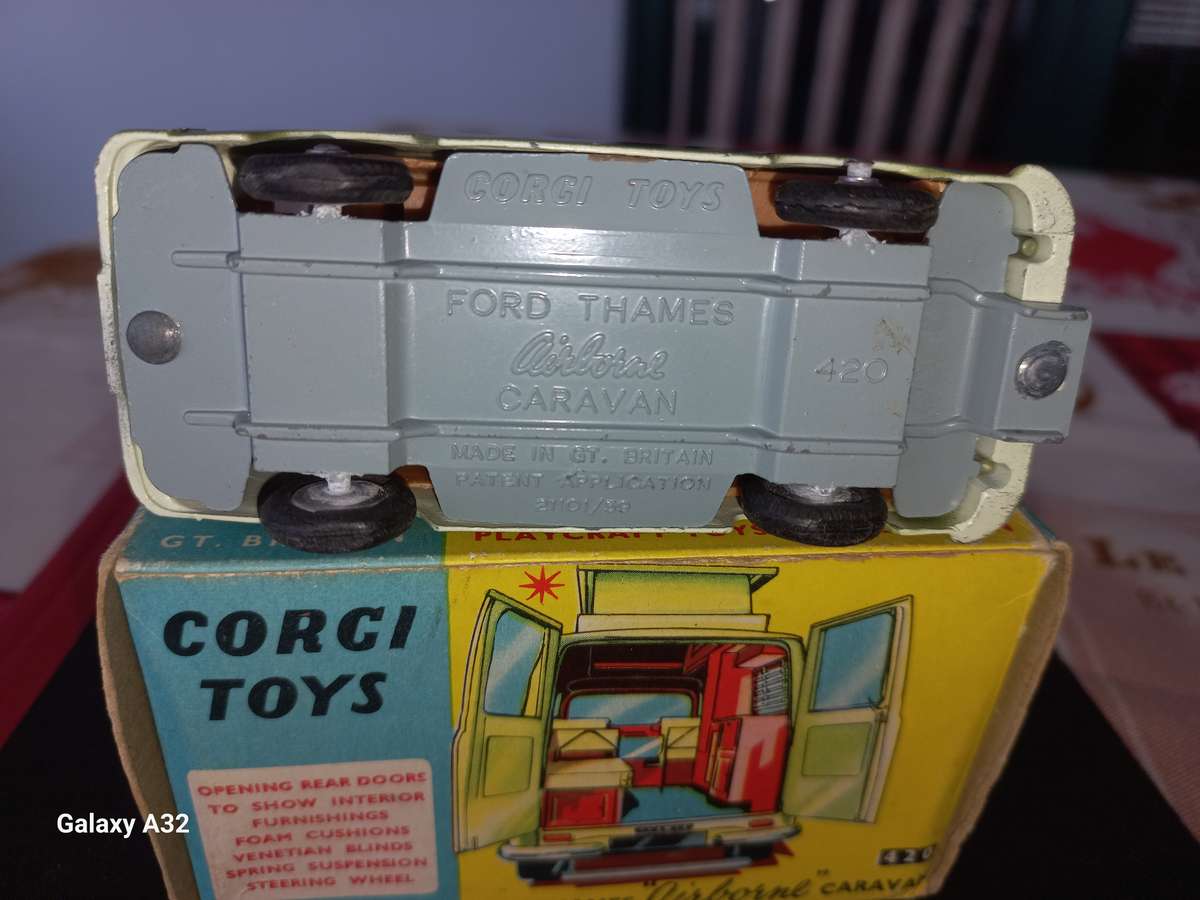 Corgi Ford Thames caravan