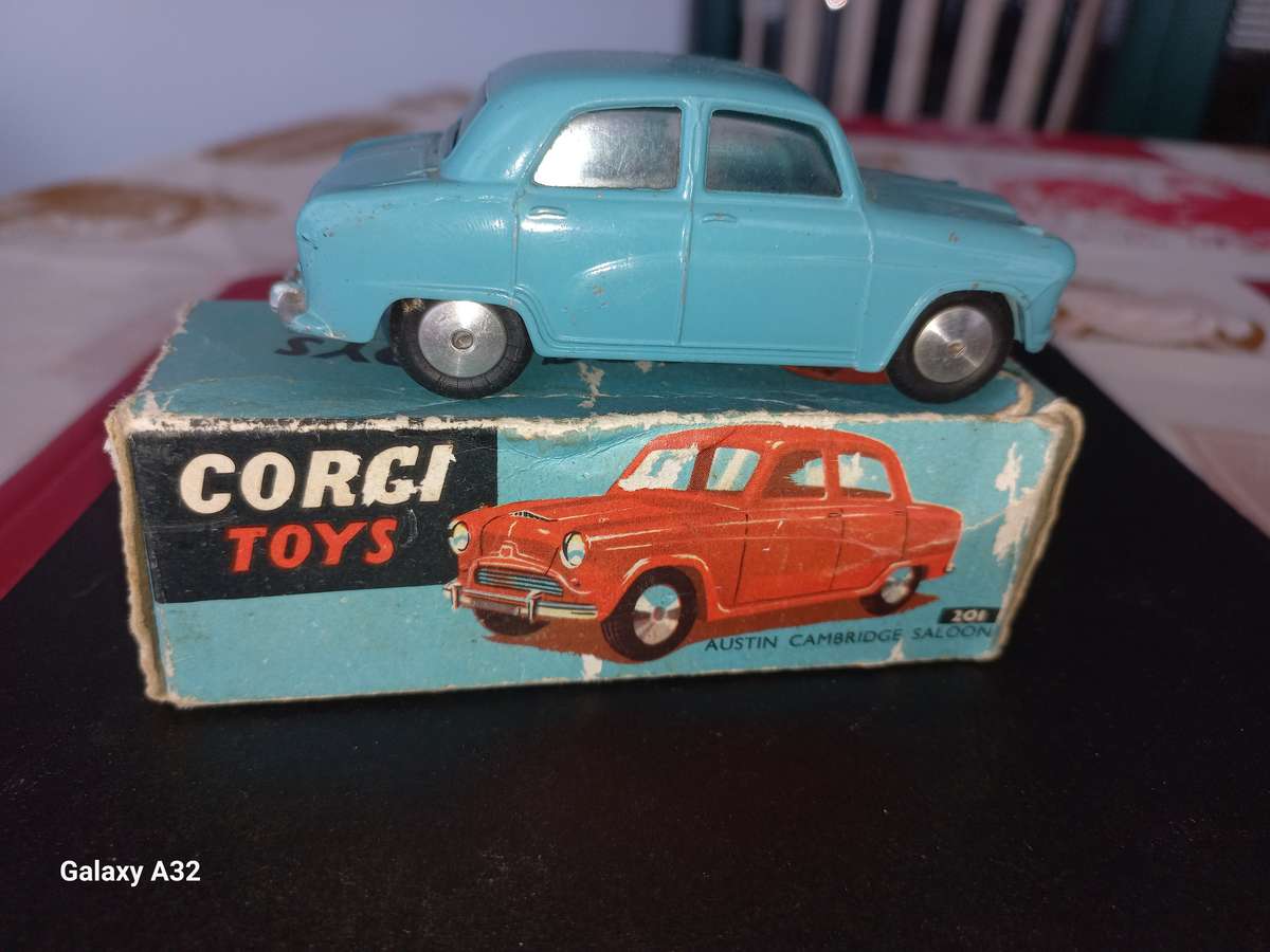 Corgi Austin Cambridge
