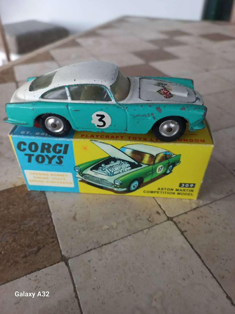 Corgi Aston Martin