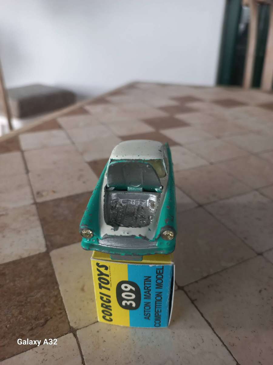 Corgi Aston Martin
